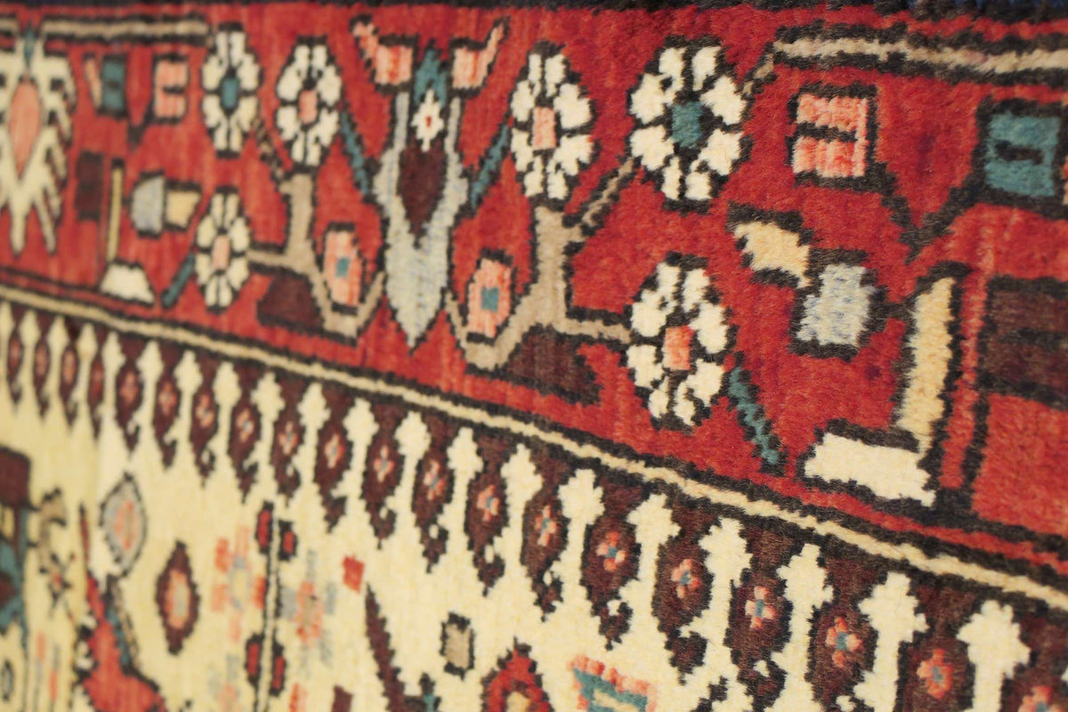 2'7'' x 4'3'' Persian Hamadan Rug