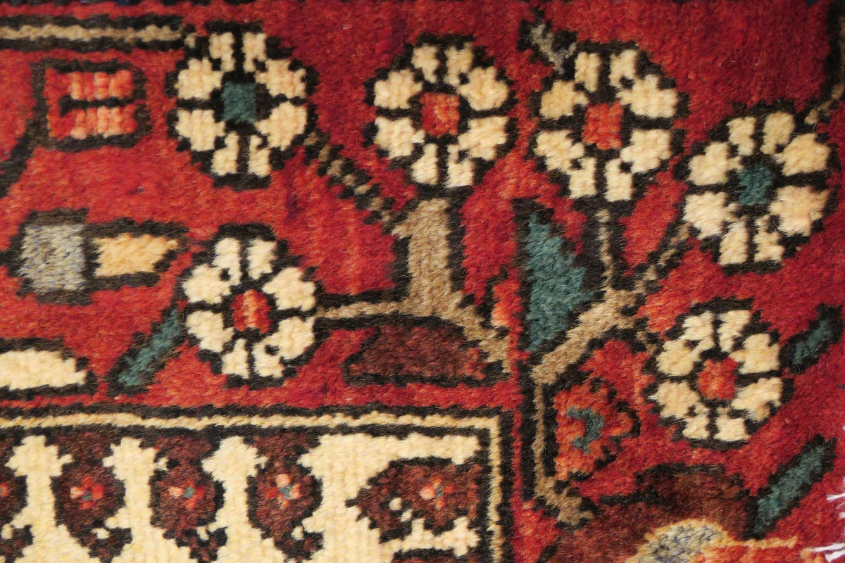 2'7'' x 4'3'' Persian Hamadan Rug