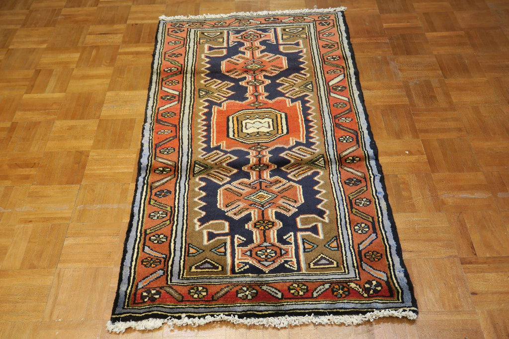 2'4'' x 4'5'' Persian Hamadan Rug