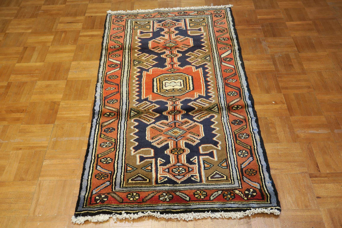 2'4'' x 4'5'' Persian Hamadan Rug