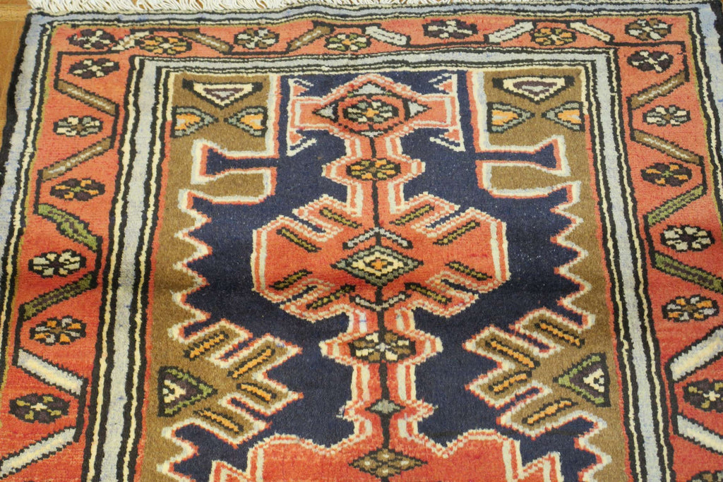 2'4'' x 4'5'' Persian Hamadan Rug