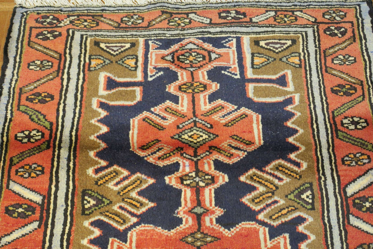 2'4'' x 4'5'' Persian Hamadan Rug