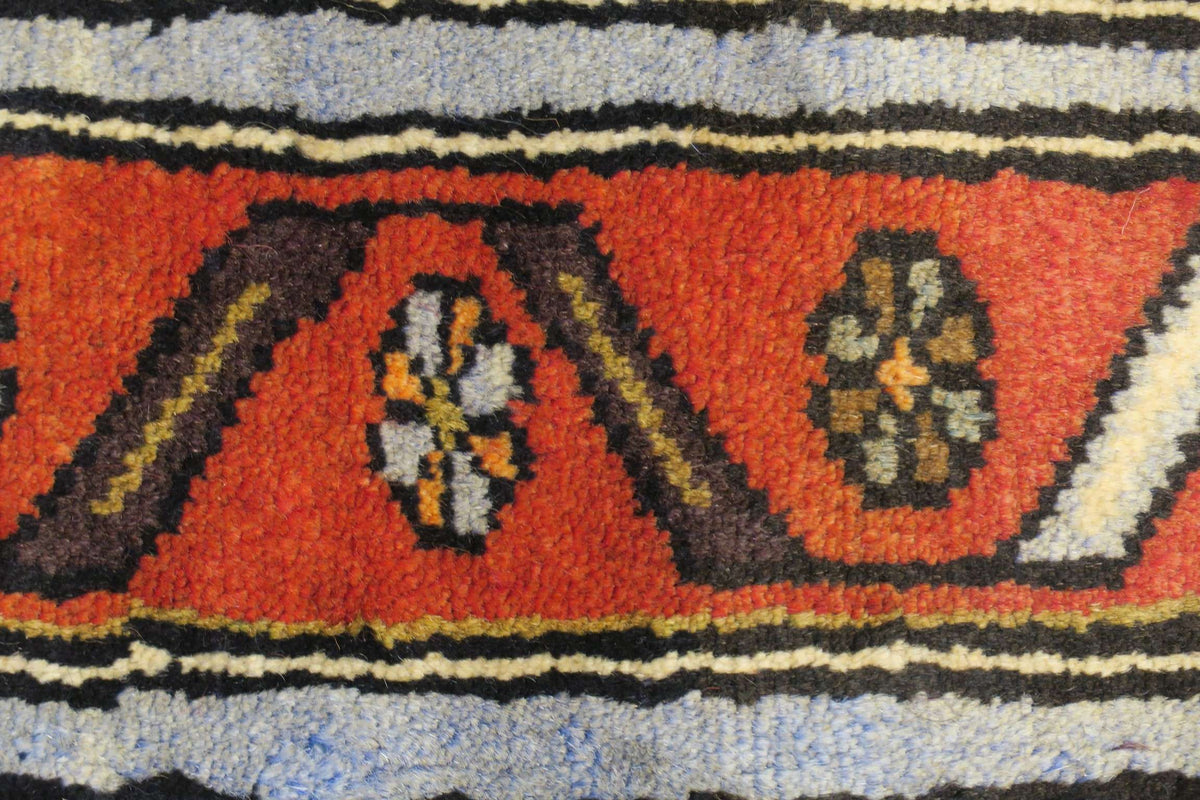2'4'' x 4'5'' Persian Hamadan Rug