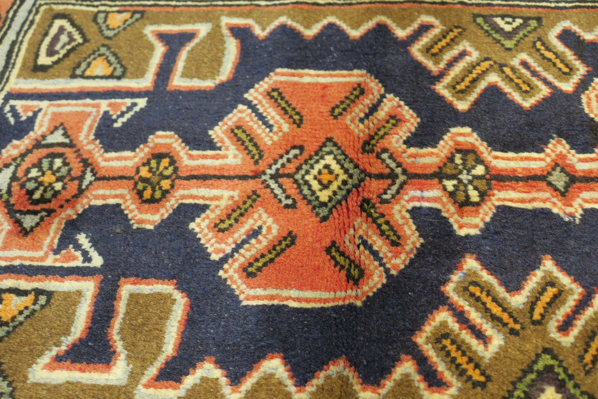 2'4'' x 4'5'' Persian Hamadan Rug