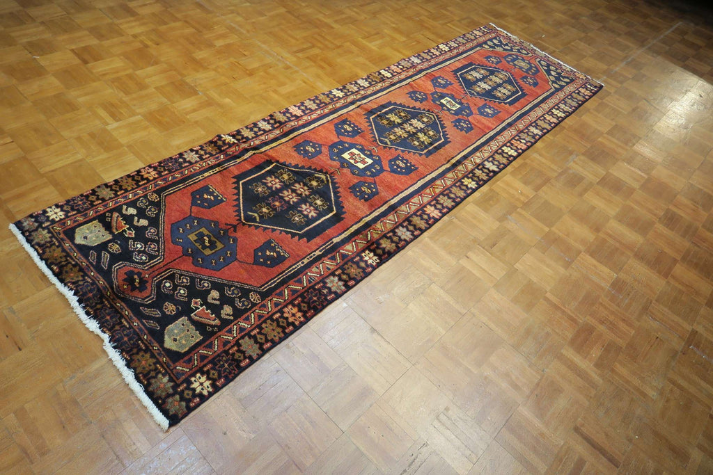 2'8'' x 9'7'' Persian Hamadan Rug