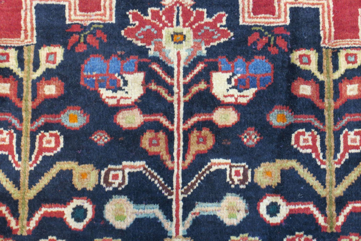 5'6'' x 8'9'' Persian Shiraz Rug