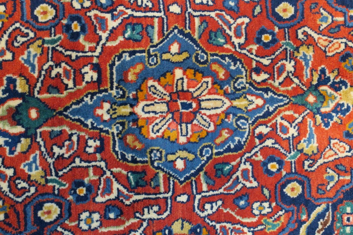 6'9'' x 10'5'' Persian Sarouk Rug