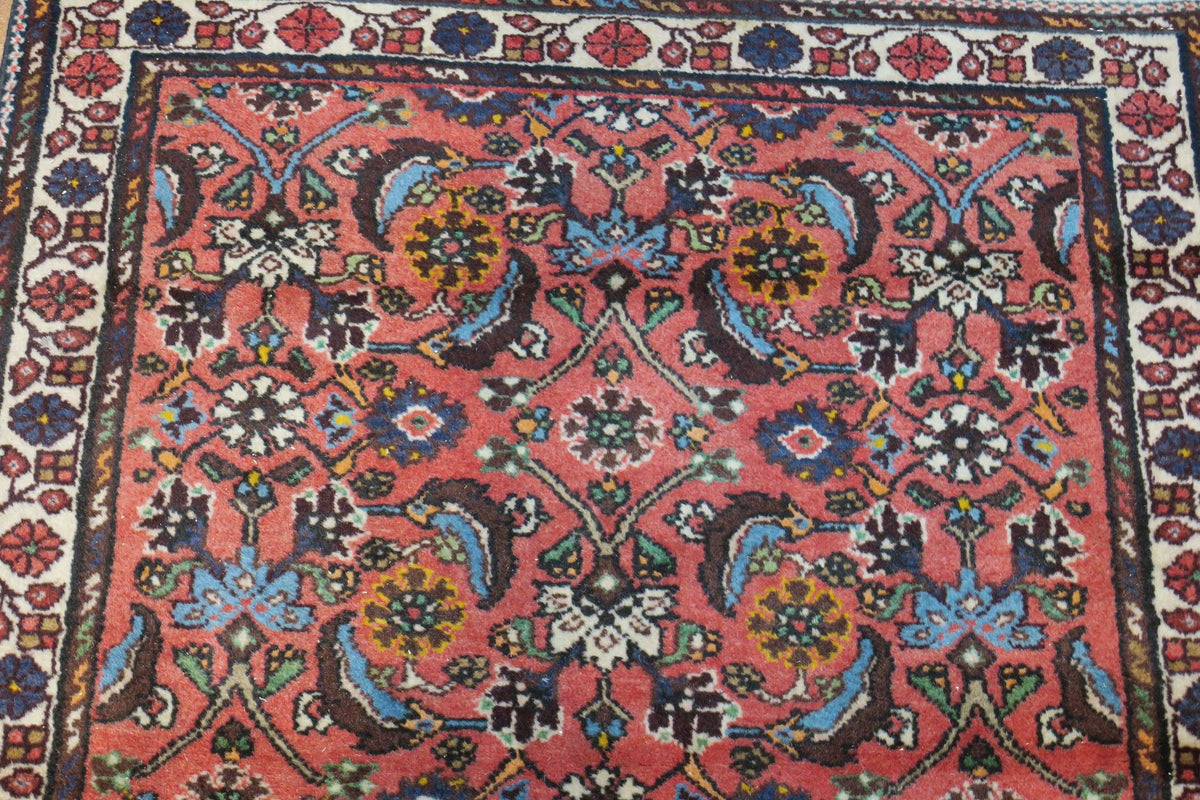 2'7'' x 3'5'' Persian Hamadan Rug