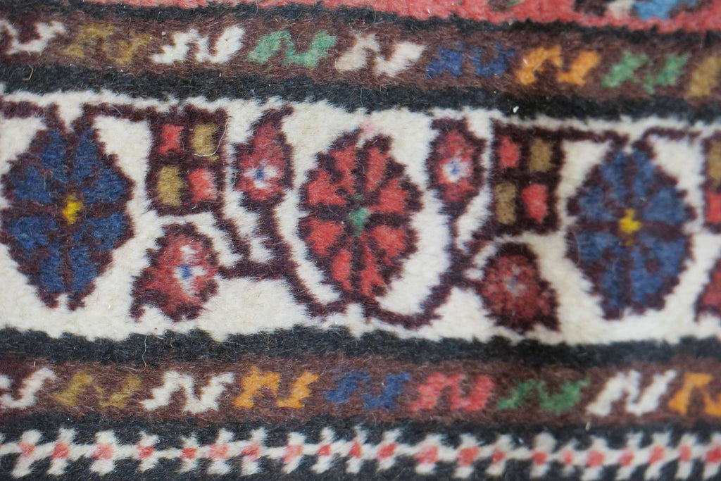 2'7'' x 3'5'' Persian Hamadan Rug