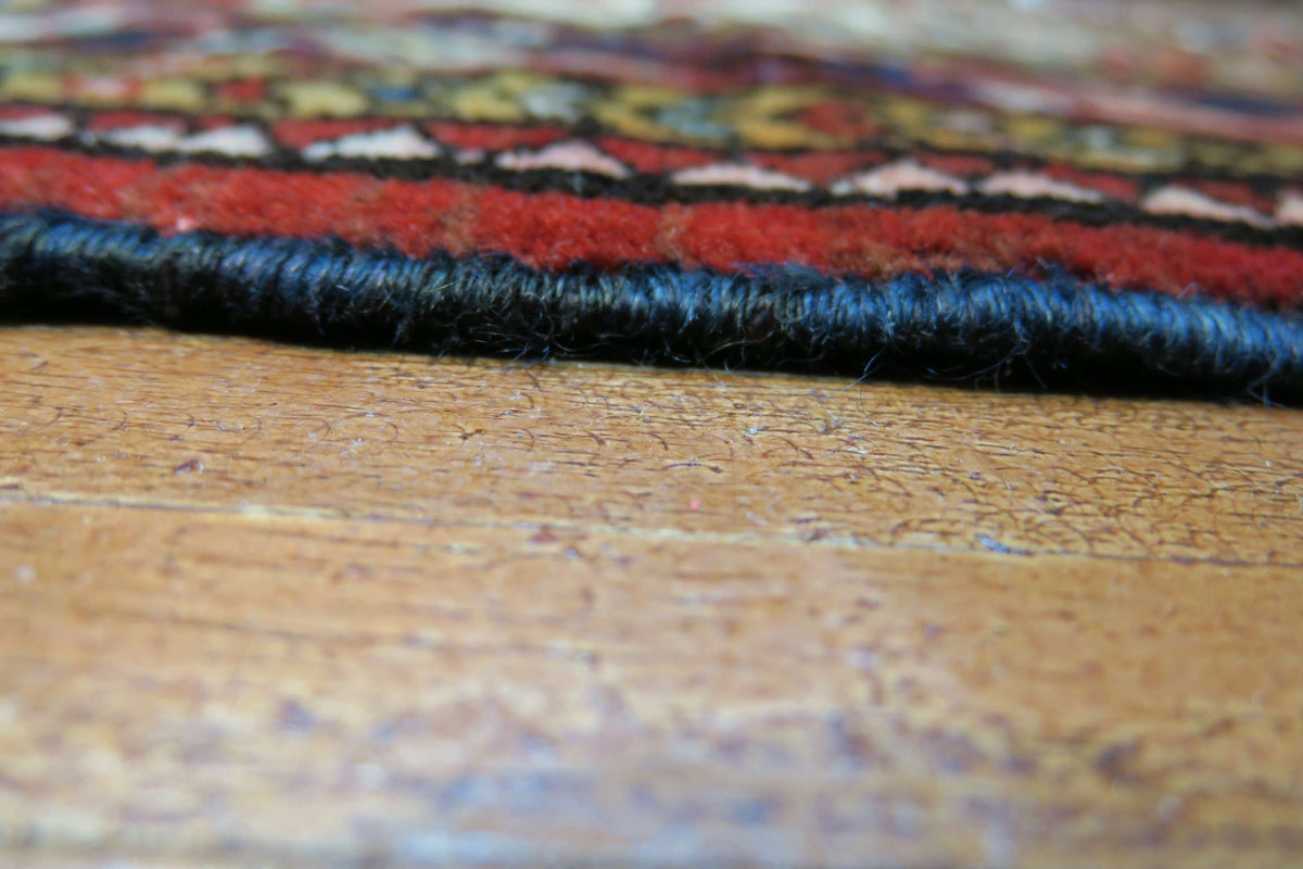 5'1'' x 6'8'' Persian Hamadan Rug