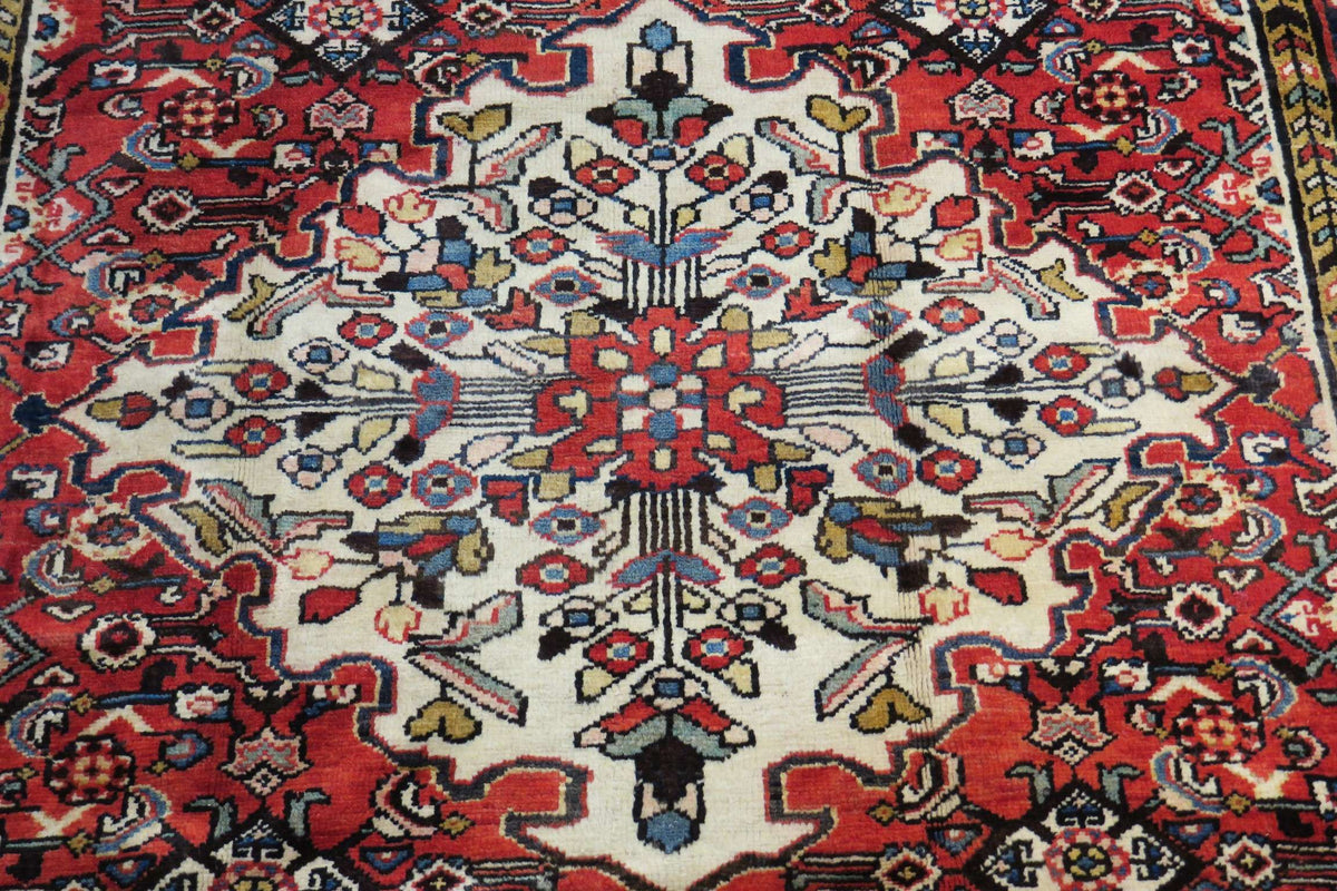 5'1'' x 6'8'' Persian Hamadan Rug