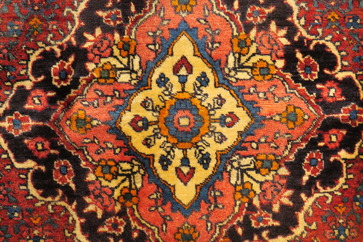 4'3'' x 7'2'' Persian Zanjan Rug