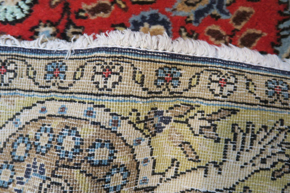 4'4'' x 6'9'' Persian Qoumsheh Rug