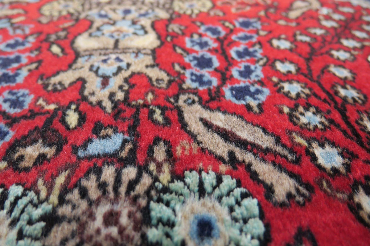 4'4'' x 6'9'' Persian Qoumsheh Rug