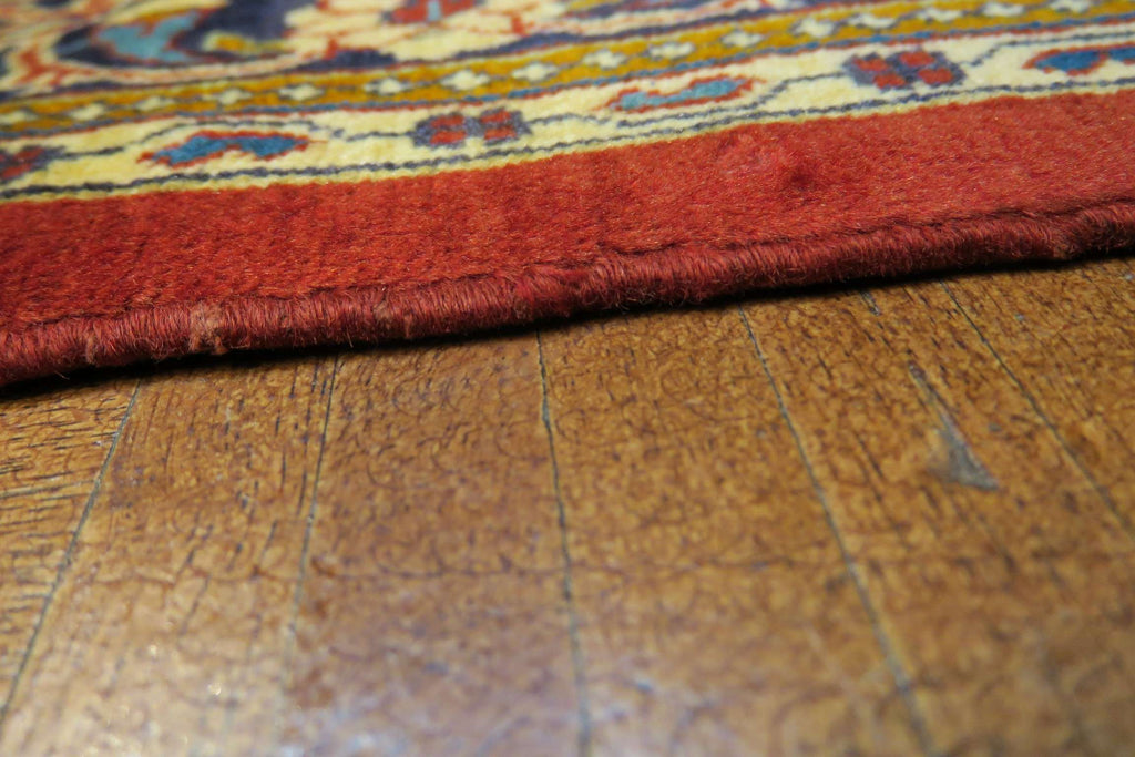 4'5'' x 6'10'' Persian Sarouk Rug