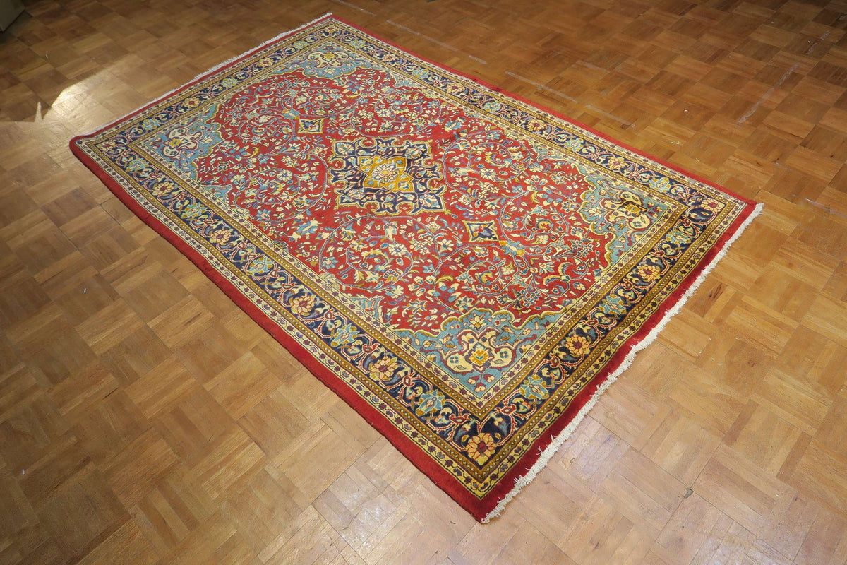 4'5'' x 6'10'' Persian Sarouk Rug