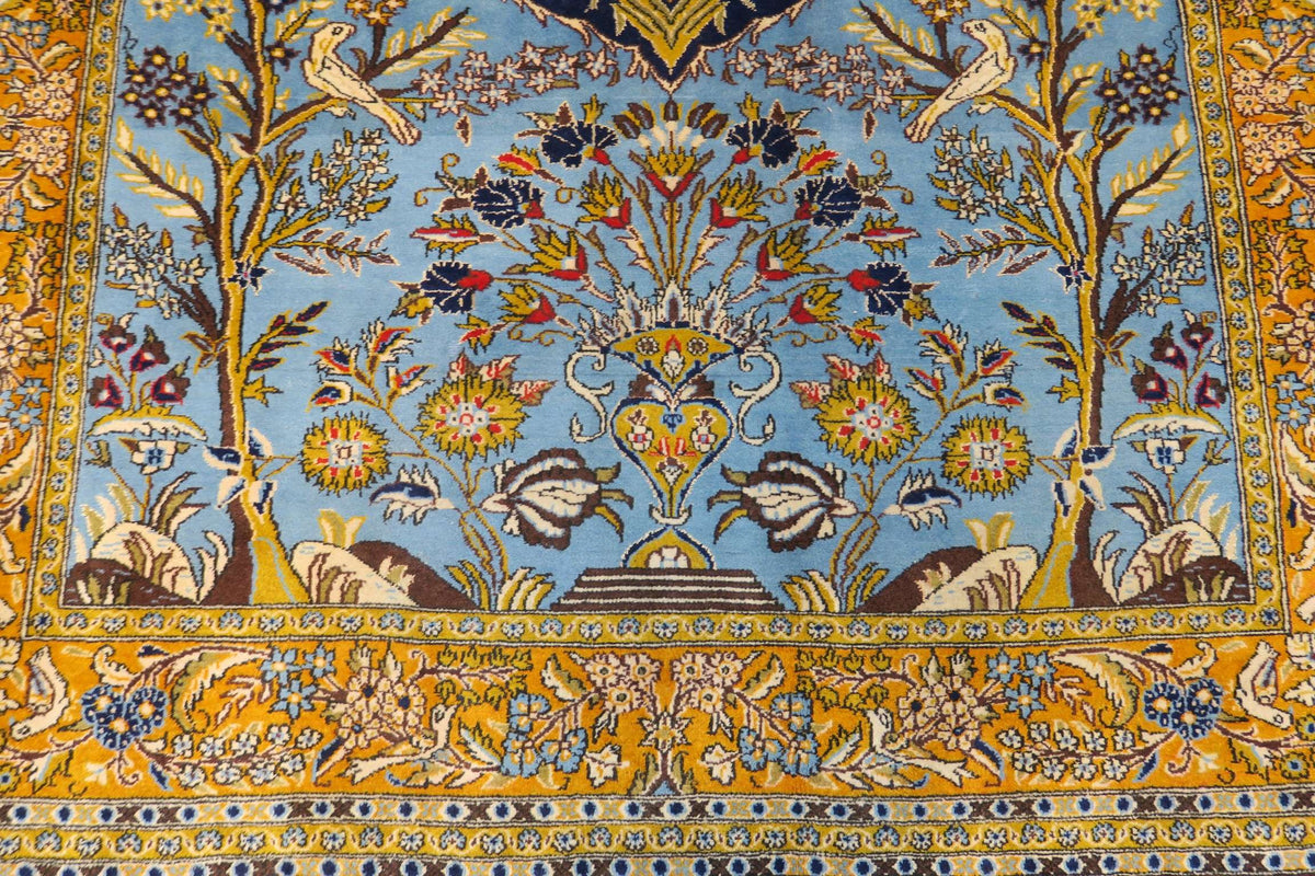 4'9'' x 6'4'' Persian Qoumsheh Rug