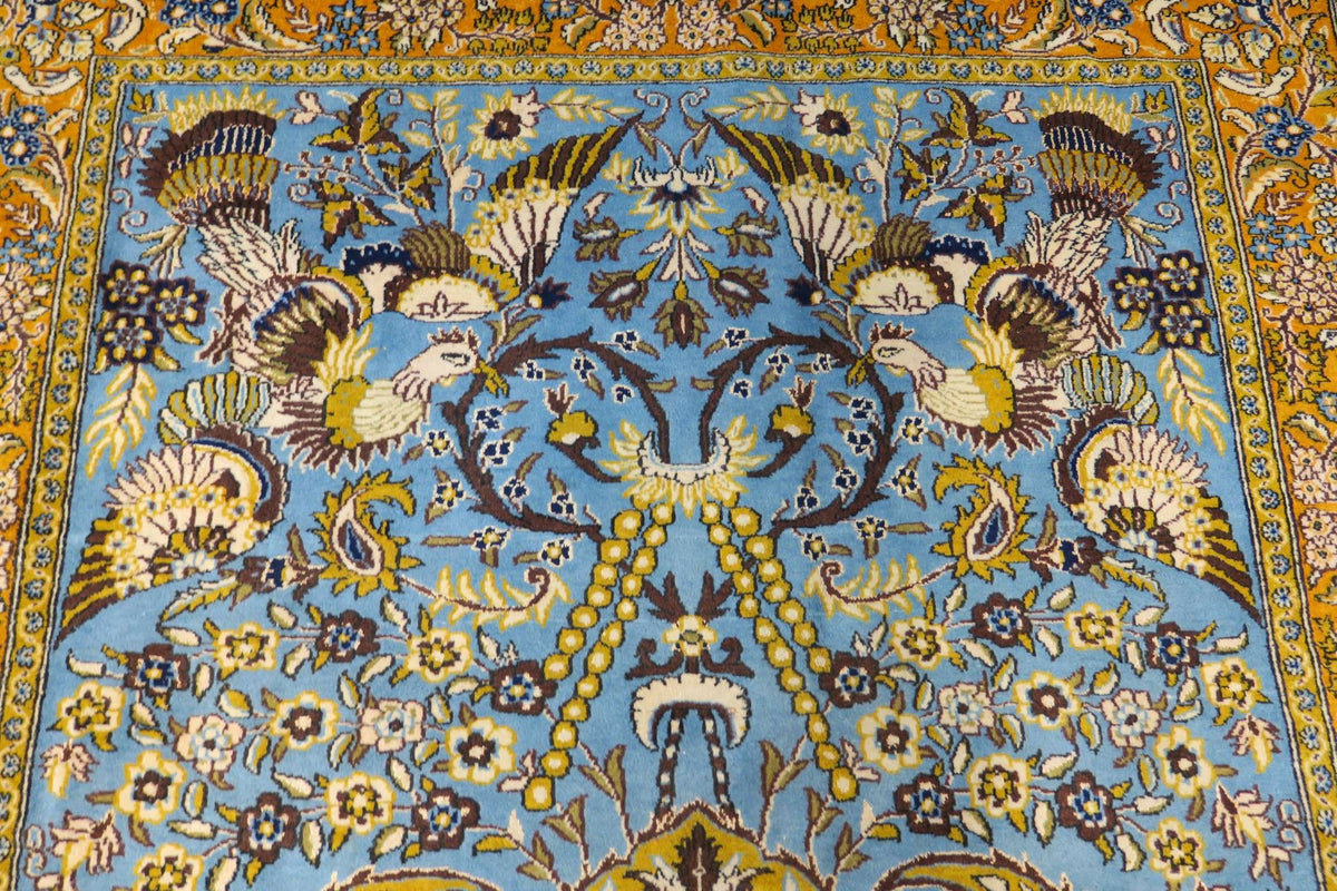4'9'' x 6'4'' Persian Qoumsheh Rug