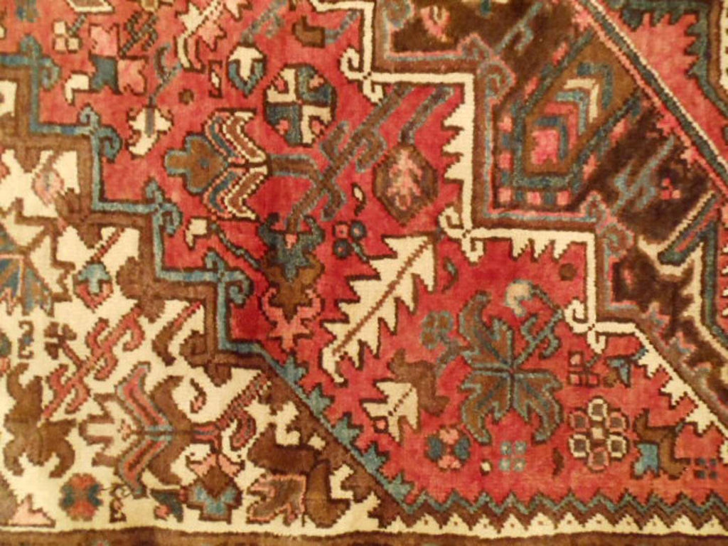 6' 9" x 8' 1" Persian Heriz Rug image 2