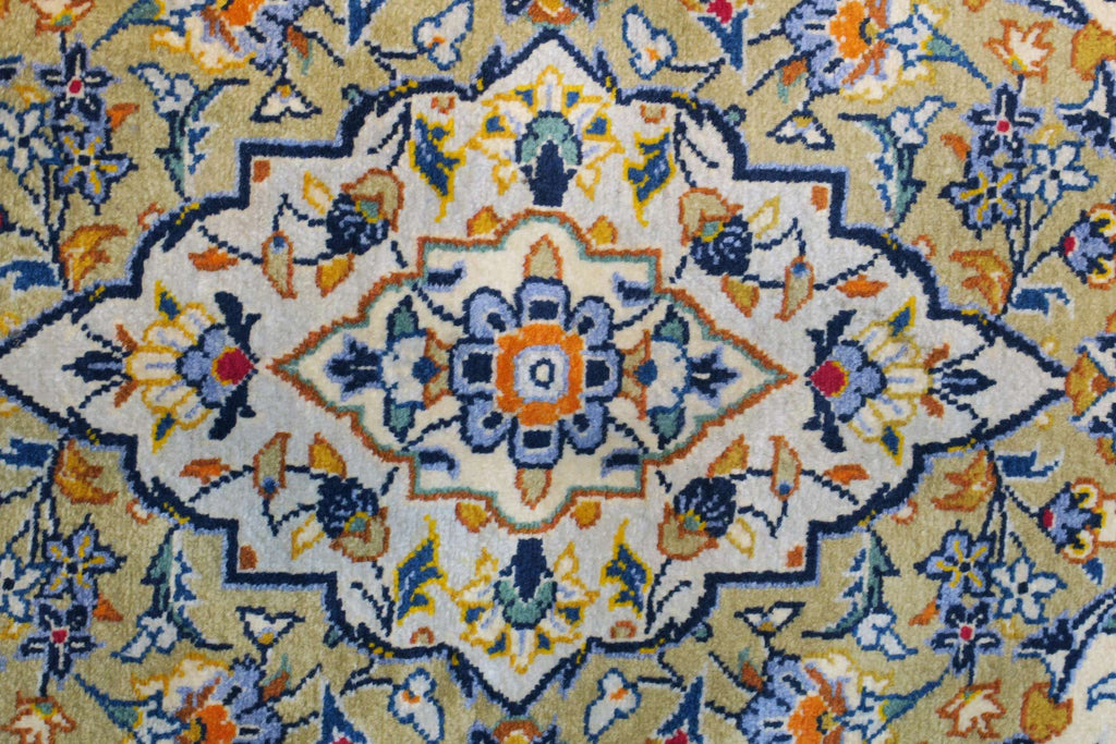 4'7'' x 7'2'' Persian Kashan Rug image 1