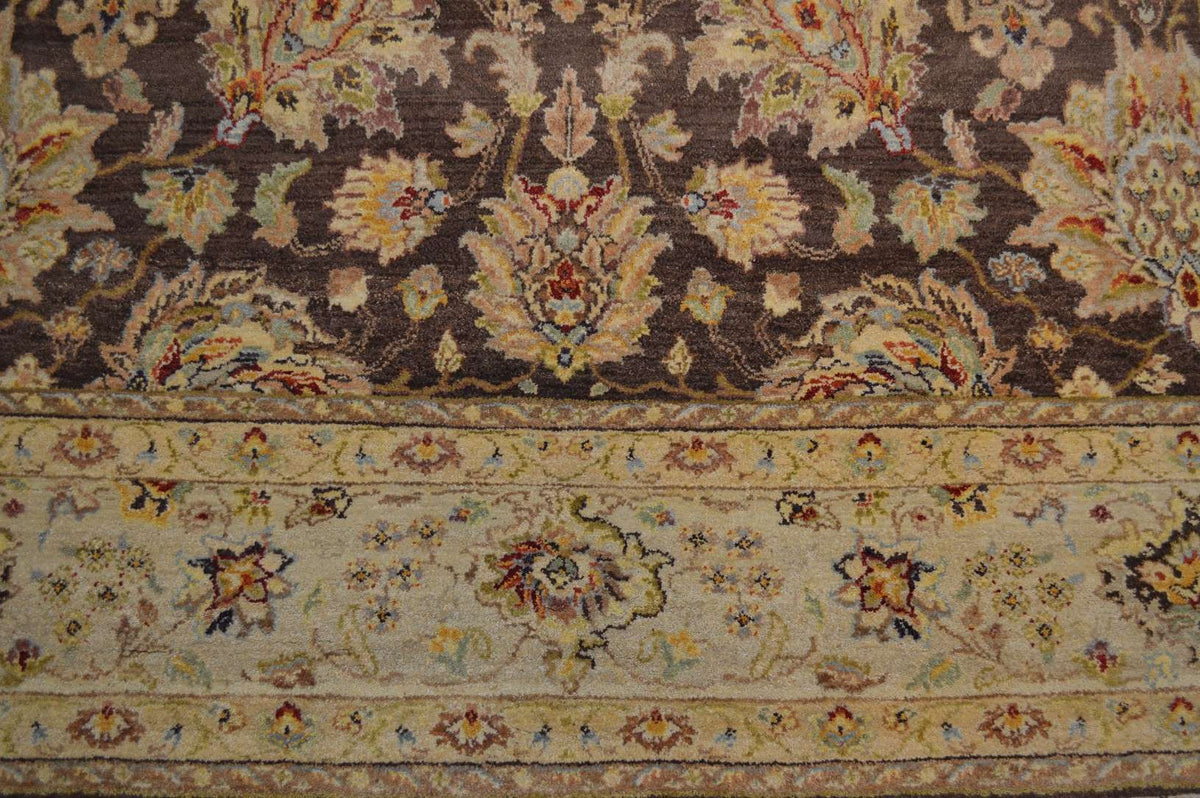 7' 6" x 8' 4" India Sultanabad Square Rug image 8