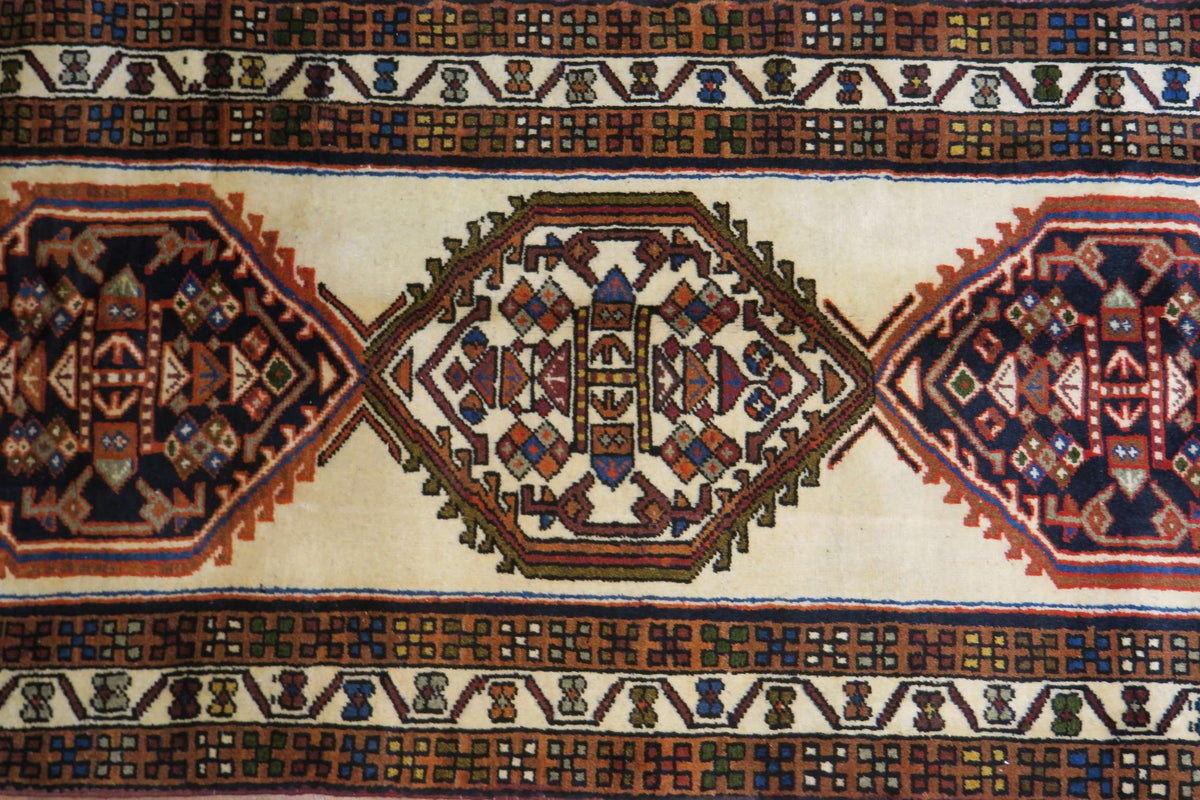 2'6'' x 9'8'' Persian Ardabil Rug image 8