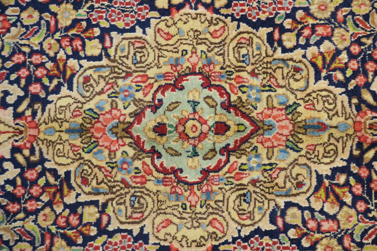 6'3'' x 9'5'' Persian Kerman Rug image 3
