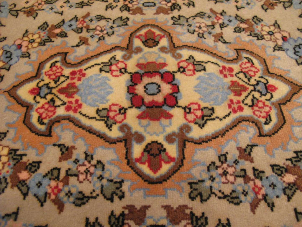 1' 8" x 2' 0" Persian Varamin Rug image 3