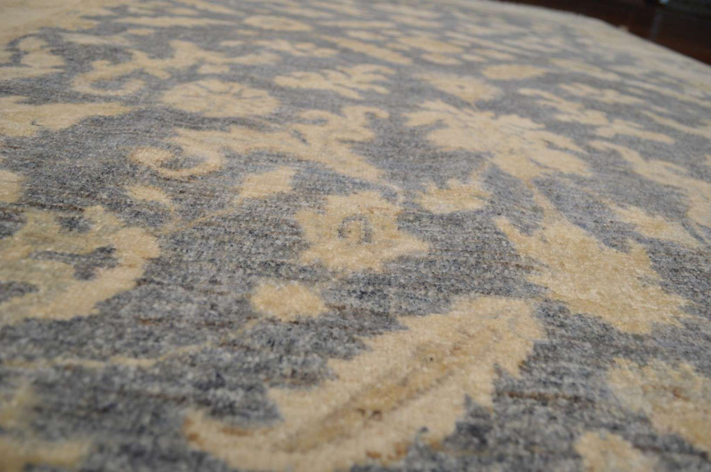 5' 9" x 8' 7" Pakistan Peshawar Rug image 9