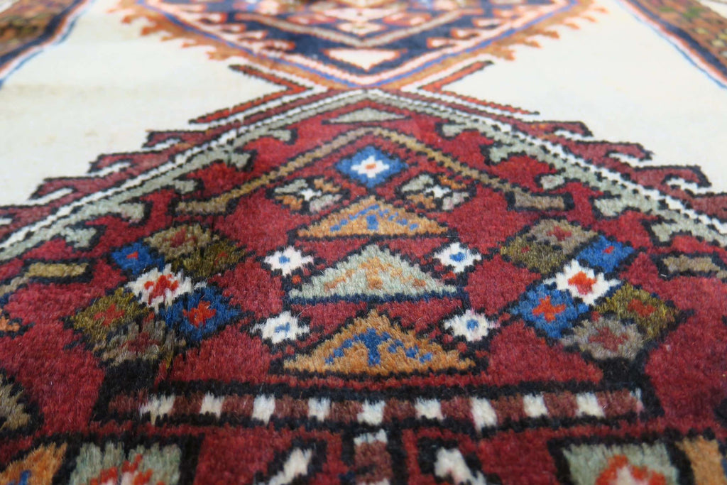 2'6'' x 9'8'' Persian Ardabil Rug image 10