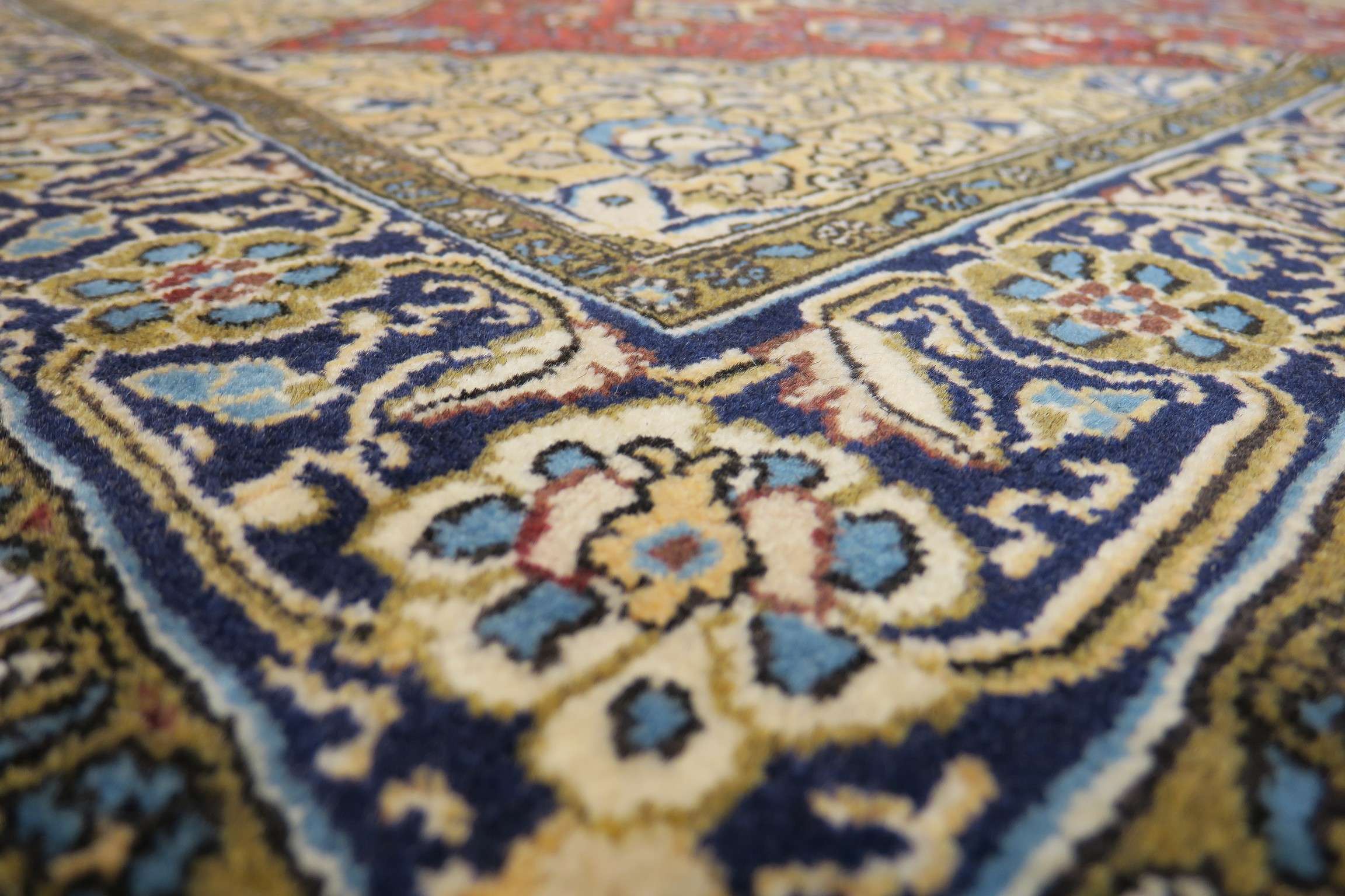 3'5'' x 5'6'' Persian Qoumsheh Rug - Image 11