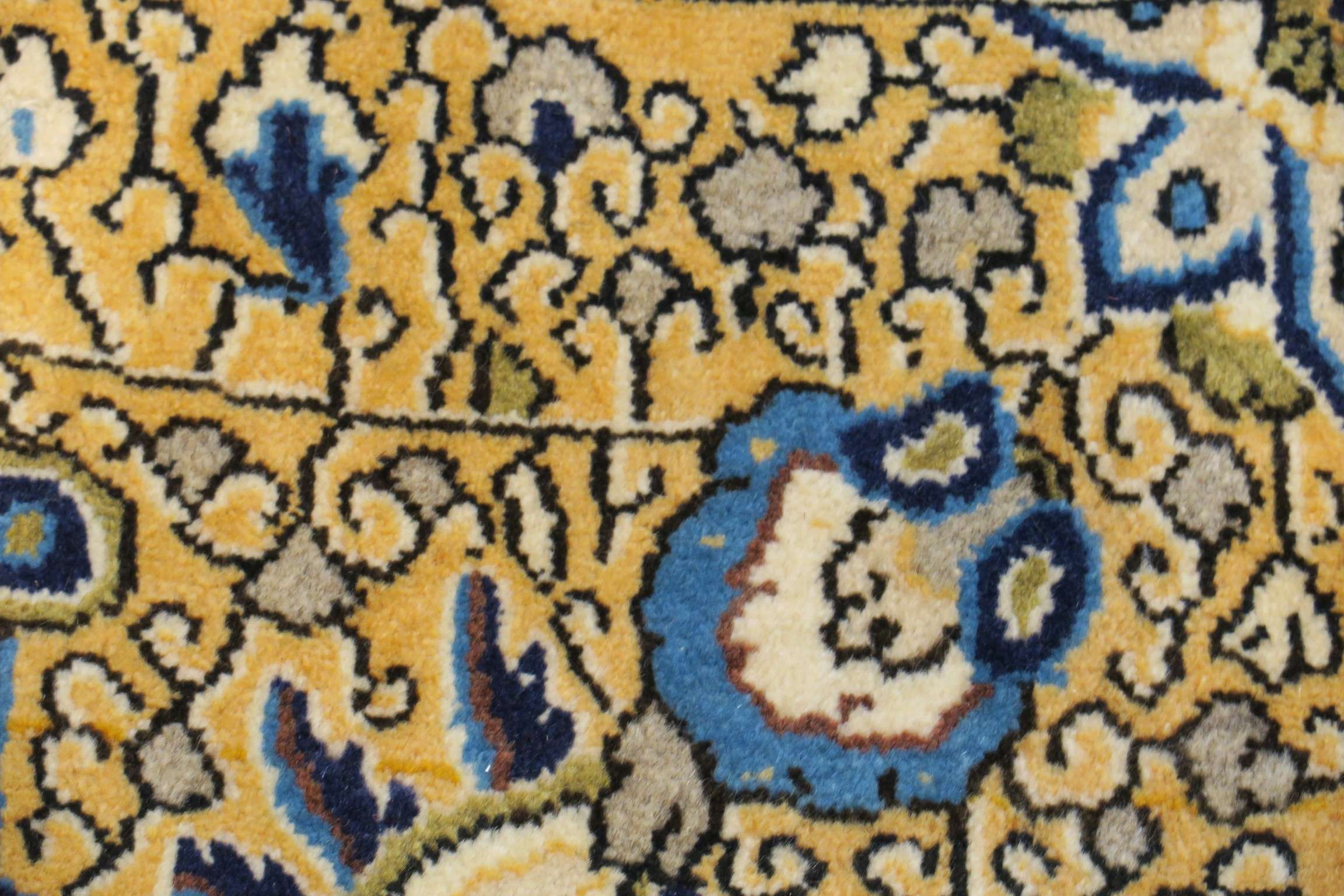 3'5'' x 5'6'' Persian Qoumsheh Rug - Image 3