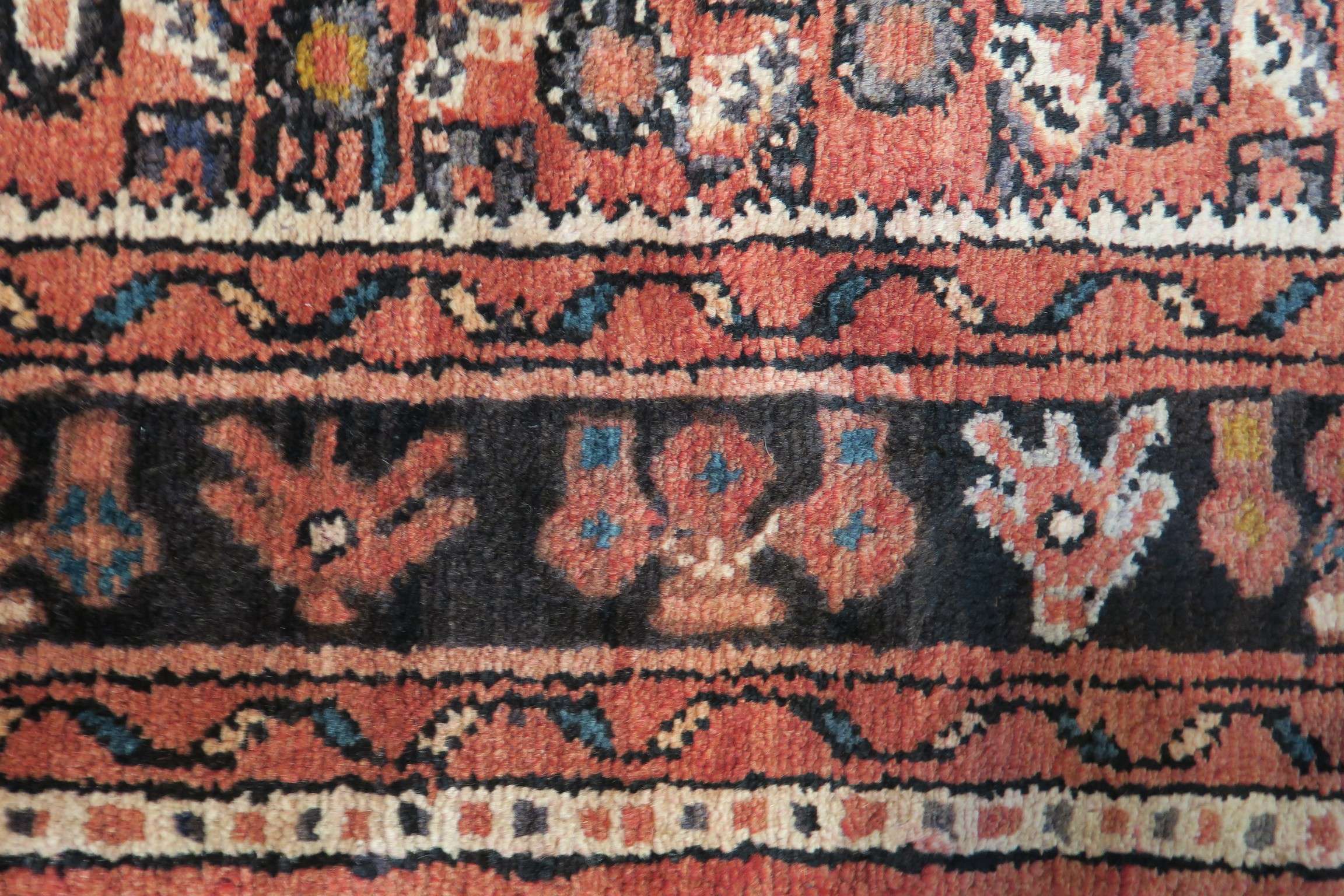 2'7'' x 11'1'' Persian Hamedan Rug - Image 9