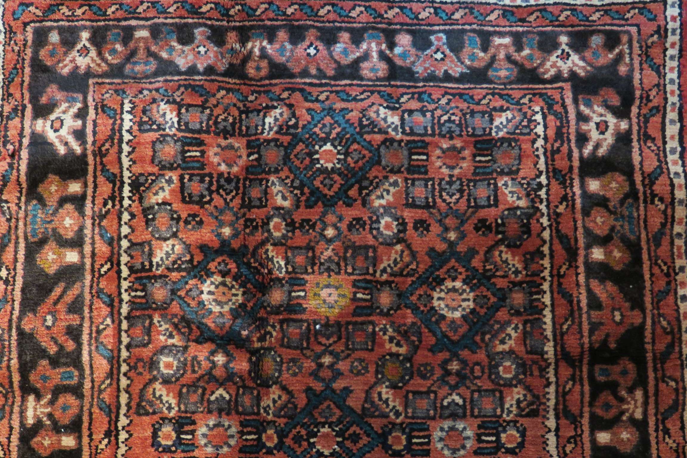 2'7'' x 11'1'' Persian Hamedan Rug