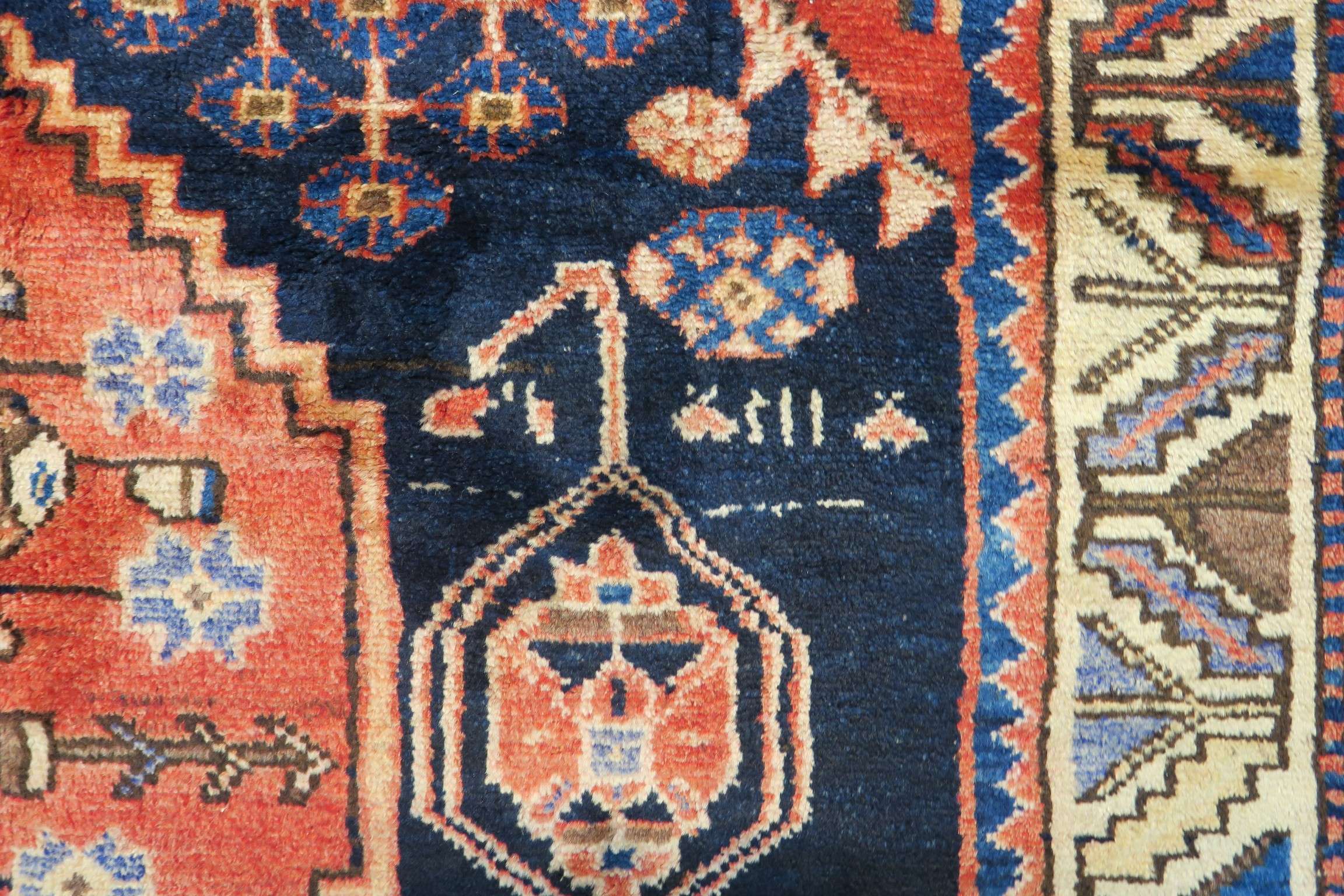 4'4'' x 7'0'' Persian Hamedan Rug - Image 3