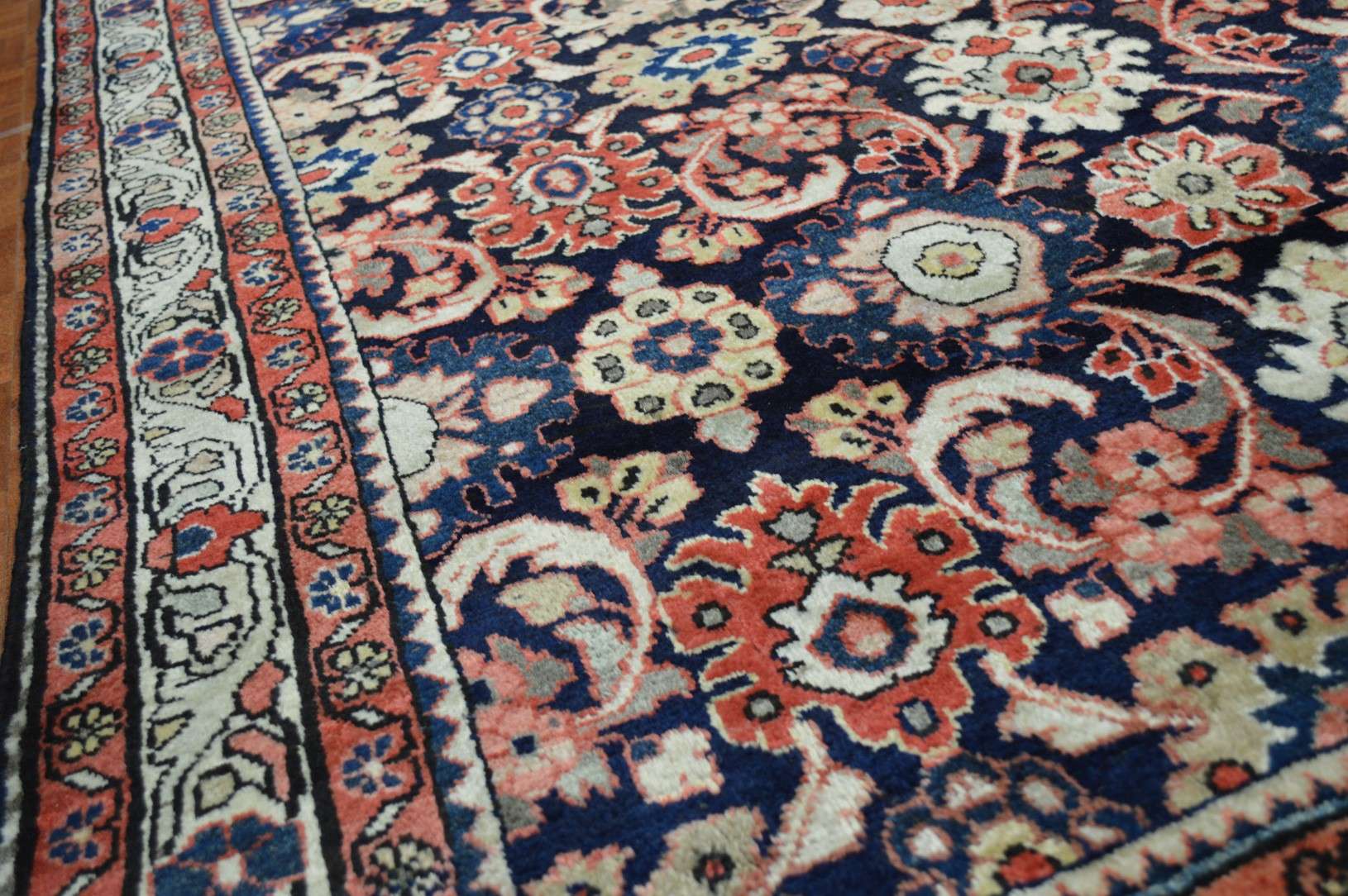 4' 8" x 10' 0" Persian Sarouk Rug - Image 5