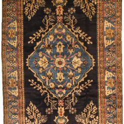 5' 4" x 9' 9" Persian Shahreza Rug