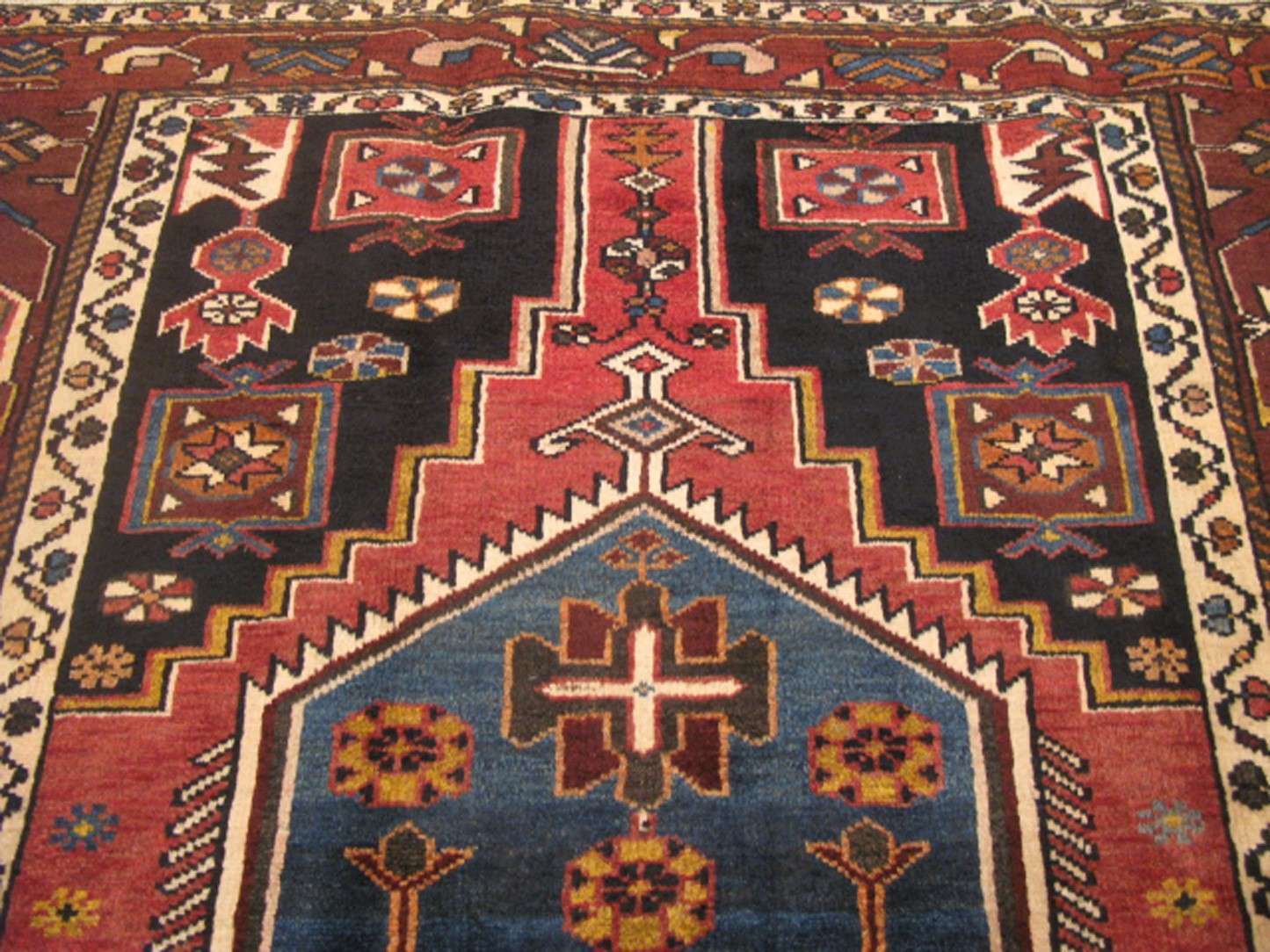 4' 5" x 6' 1" Persian Shahsavan Rug - Image 5
