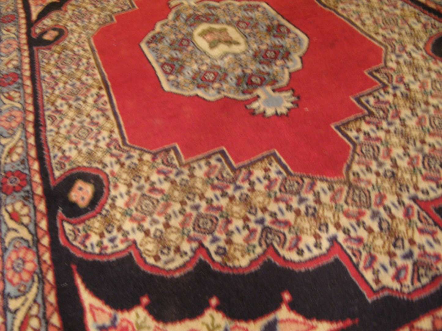 2' 5" x 3' 8" Persian Bijar Rug - Image 5