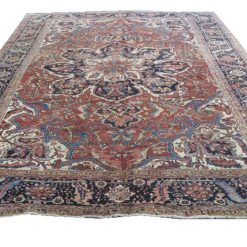 9' 9" x 13' 4" Persian Heriz Rug