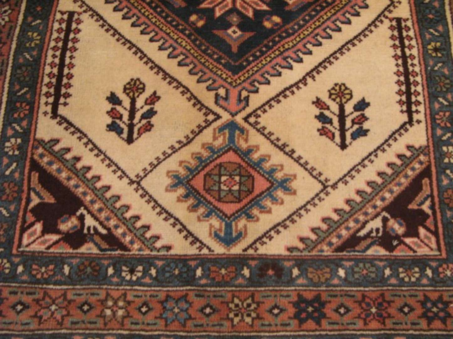 3' 6" x 4' 1" Persian Lori Rug - Image 7