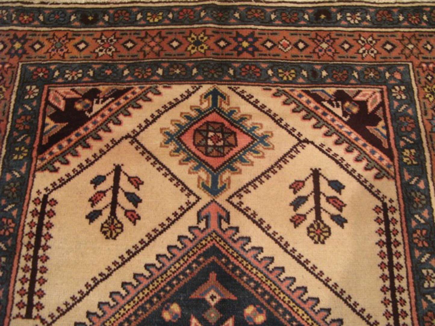 3' 6" x 4' 1" Persian Lori Rug - Image 10