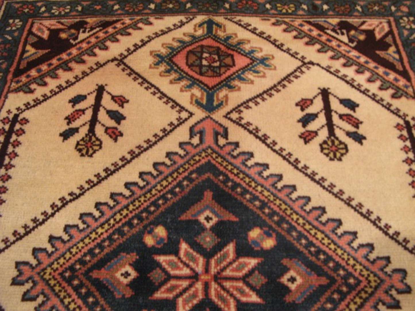 3' 6" x 4' 1" Persian Lori Rug - Image 5