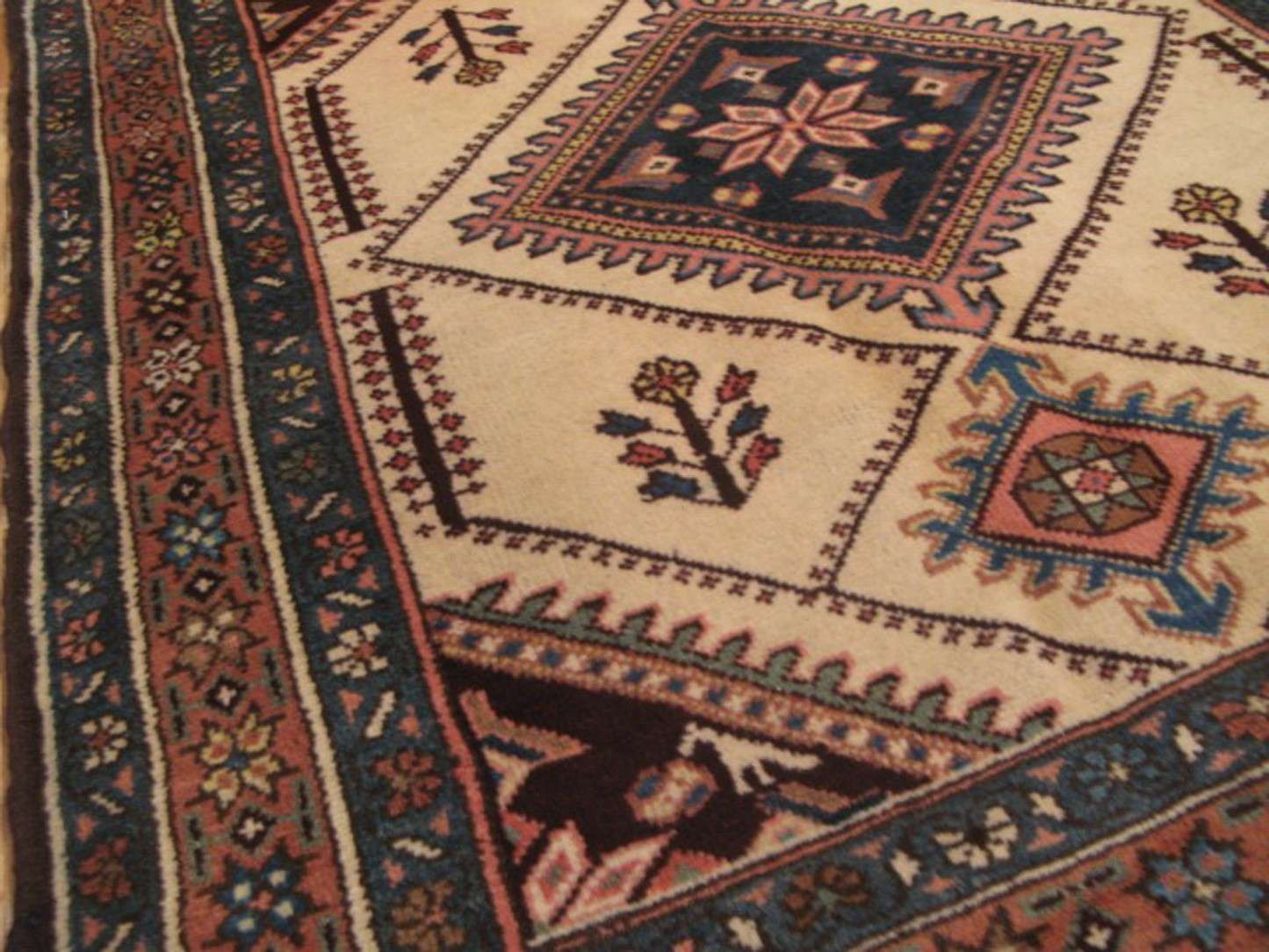 3' 6" x 4' 1" Persian Lori Rug - Image 8