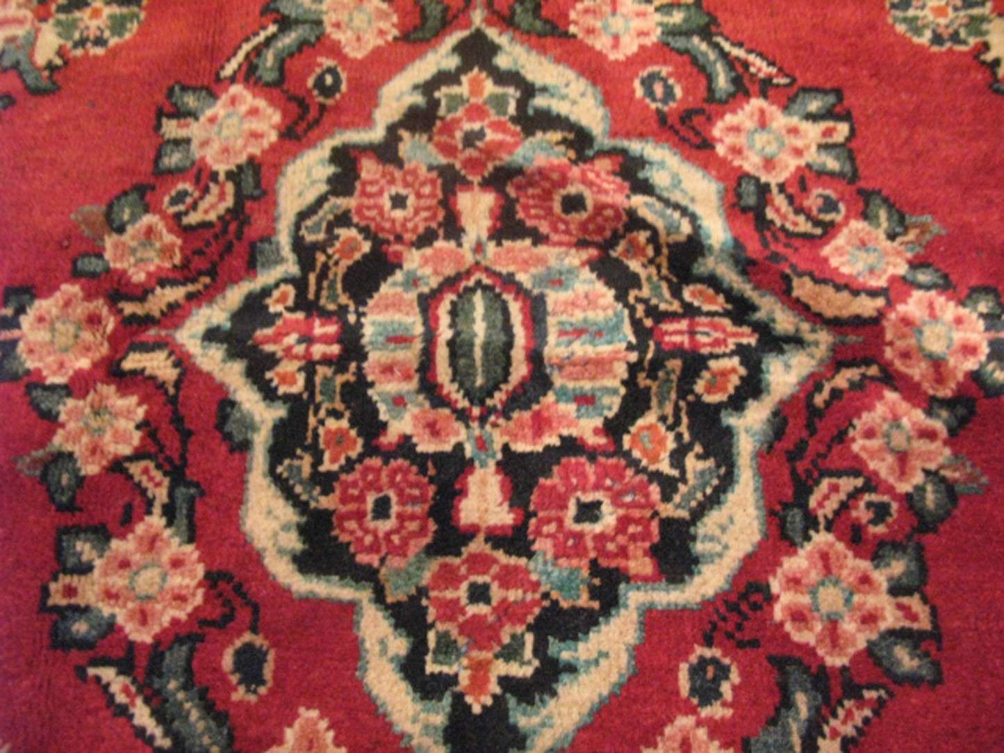 4' 4" x 6' 7" Persian Sarouk Rug - Image 5