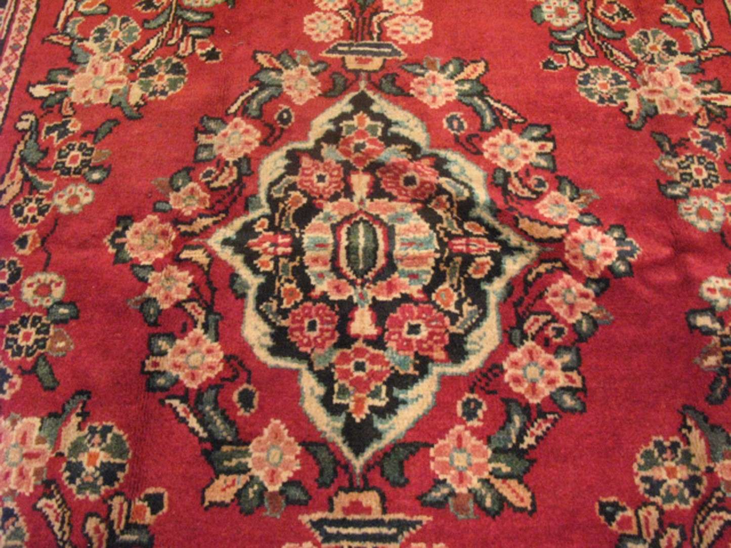 4' 4" x 6' 7" Persian Sarouk Rug - Image 7
