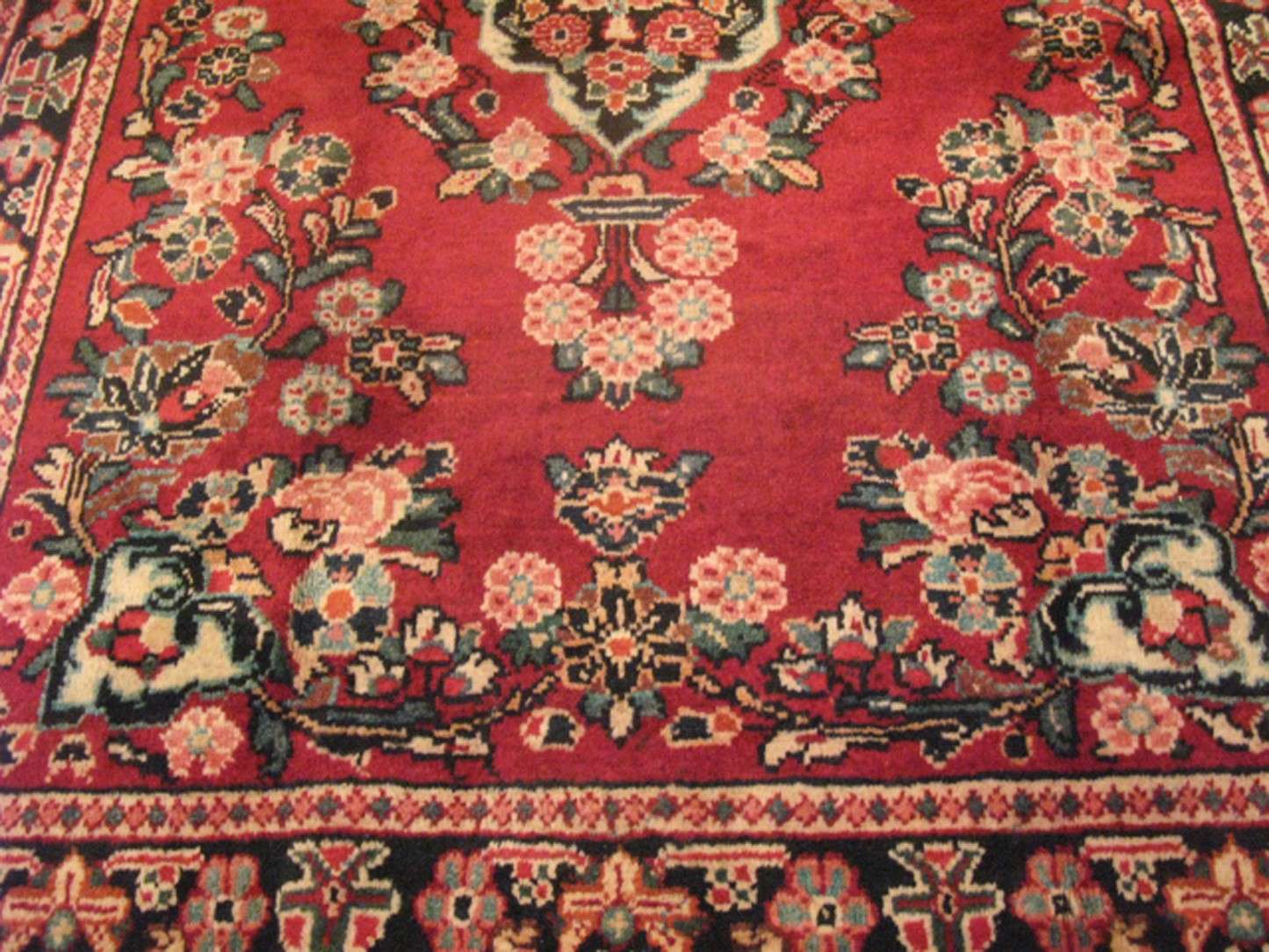 4' 4" x 6' 7" Persian Sarouk Rug - Image 4