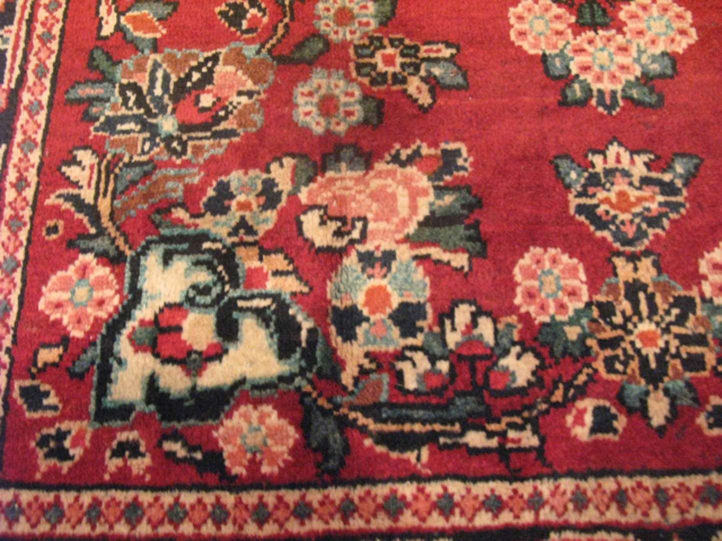 4' 4" x 6' 7" Persian Sarouk Rug - Image 11