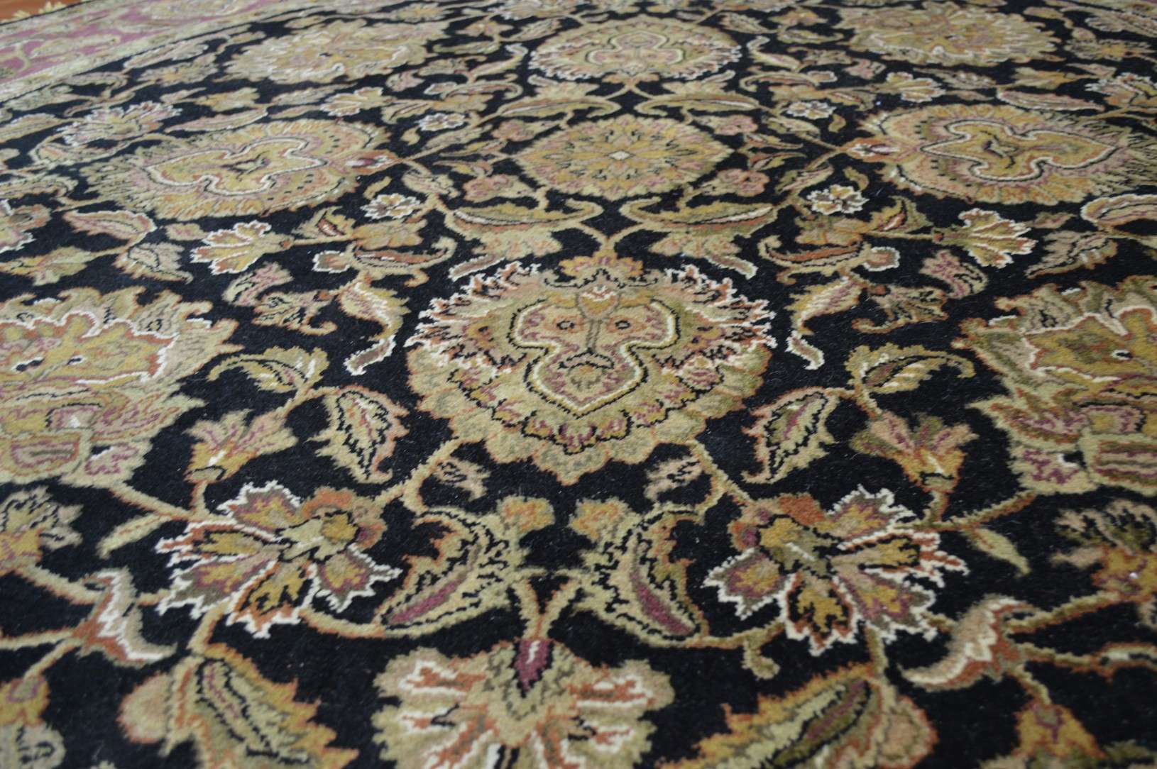 8' 4" x 8' 4" India Agra Round Rug - Image 7