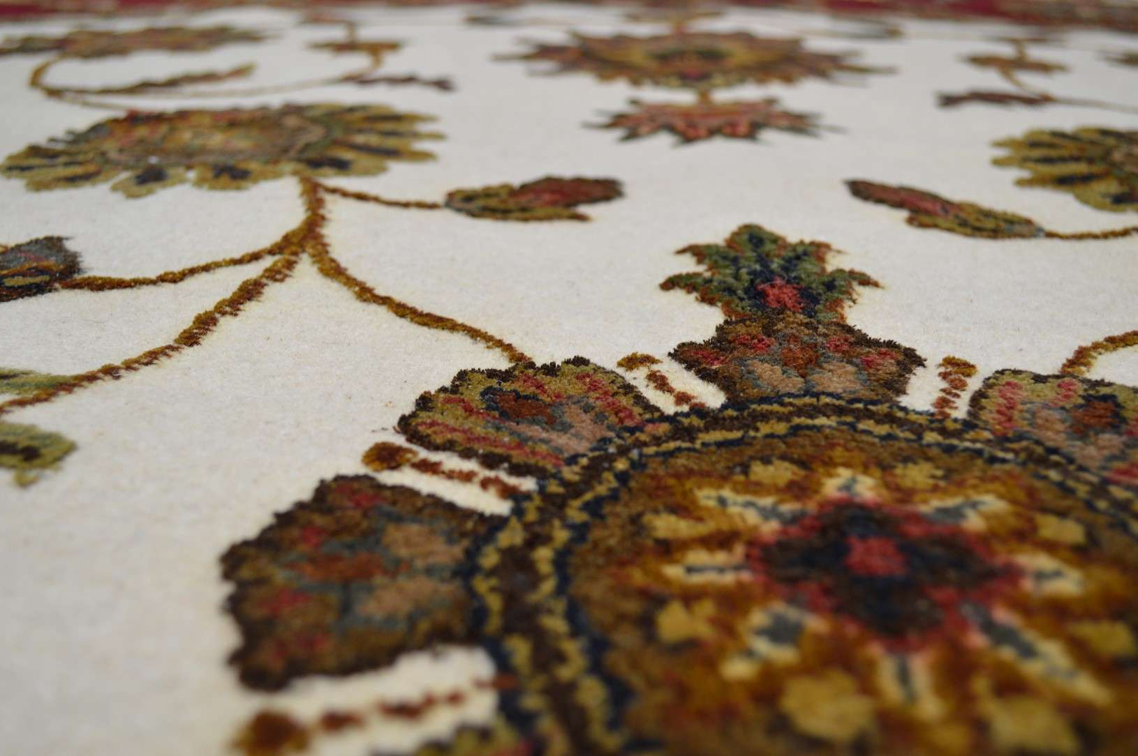 8' 4" x 8' 4" India Tebriz Round Rug - Image 2
